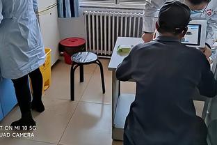 Công an phường Minh Xuân, tỉnh Tuyên Quang giúp đỡ người đàn ông mắc bệnh tâm thần về với gia đình an toàn