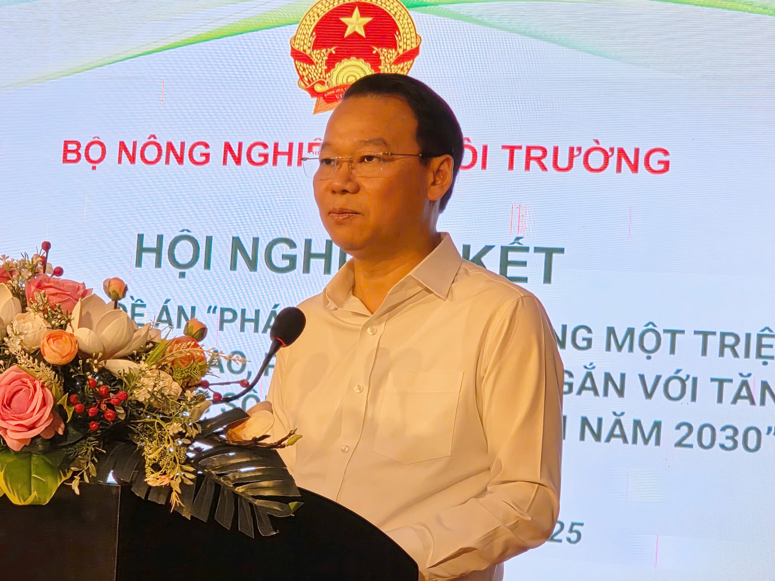 Hội nghị “Sơ kết 1 năm triển khai Đề án Phát triển bền vững một triệu hécta chuyên canh lúa chất lượng cao và phát thải thấp gắn với tăng trưởng xanh vùng ĐBSCL đến năm 2030