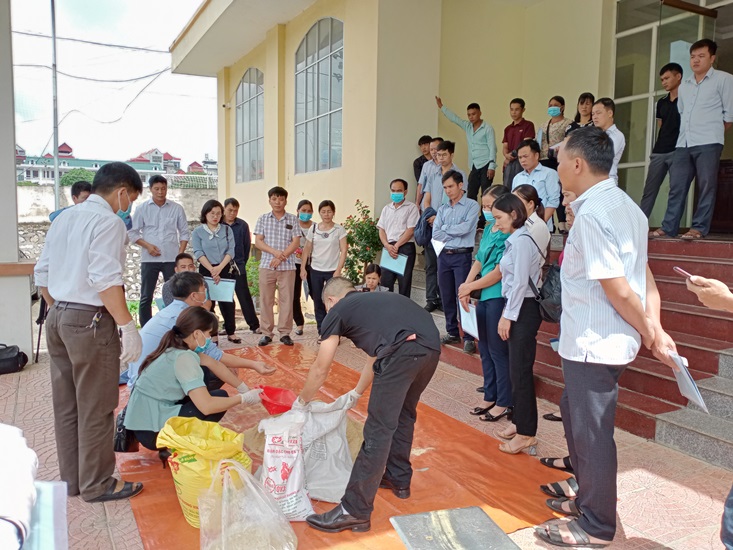 Tập huấn, tư vấn kỹ thuật phối trộn thức ăn tinh cho đàn đại gia súc