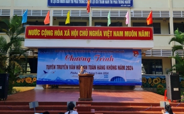 Tuyên truyền văn hóa an toàn hàng không tại trường THCS Tôn Đức Thắng, phường Thống nhất, thành phố Pleiku