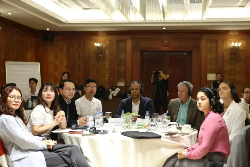 Các chuyên gia trẻ tham gia giải quyết thách thức về quản lý Link Trang Chủ J88.COM Uy Tín Mới Nhất 2026 nước