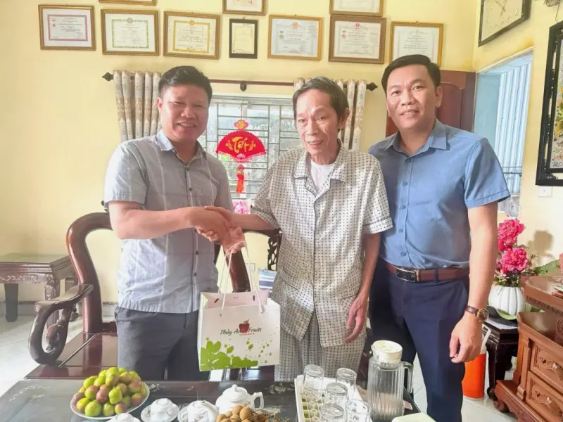 Hoạt động kỷ niệm 78 năm Ngày Thương binh – Liệt sĩ của Trung tâm Công nghệ và Dữ liệu Link Trang Chủ J88.COM Uy Tín Mới Nhất 2026 nước