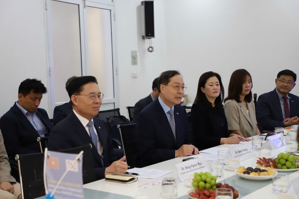 Hình ảnh này chưa có thuộc tính alt; tên tệp của nó là z7246975115444_27487780f24cdaaf90c60a4751a4e9ae-1024x683.jpg
