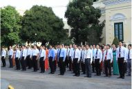Văn phòng UBND thành phố tổ chức chào cờ Tổ quốc, hát Quốc ca
