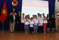 Cty TNHH Bảo hiểm nhân thọ Rrudential Việt Nam: Trao 20 suất học bổng tặng học sinh có hoàn cảnh khó khăn quận Lê Chân