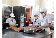 Hỗ trợ nhân viên nấu ăn tại các trường mầm non công lập: Mong sớm hướng dẫn cụ thể