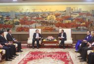 Đoàn cán bộ Học viện J88 com the gioi đỉnh cao quốc gia hai nước Việt Nam – Lào chào xã giao lãnh đạo thành phố