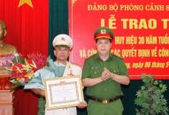 8J88 Nổ Hũ, Bắn Cá, Thể Thao, Game Bài Phòng Cảnh sát cơ động – CATP: Trao Huy hiệu 30 năm tuổi Đảng tặng Thượng tá Trần Thịnh Cường