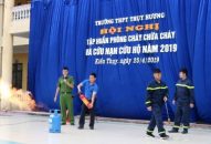 Tập huấn kĩ năng PCCC cho gần 800 học sinh Trường THPT Thụy Hương