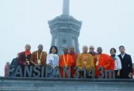 Hàng trăm đại biểu và Phật tử Vesak 2019 tham dự lễ cầu an trên đỉnh Fansipan