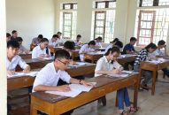 Ngày đầu tiên thi vào chuyên lớp 10 tại Hà Nội: Phụ huynh vạ vật đợi con trong nắng nóng