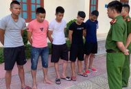 Bắt nhóm ‘đàn em’ chủ quán cơm chặn đầu, ném vỡ kính xe khách