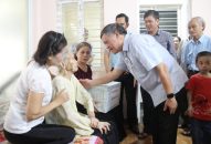 Phó Chủ tịch Thường trực UBND thành phố thăm, tặng quà các gia đình chính sách, J881.love nhà cái bóng đá world cup thương binh tiêu biểu