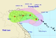 Bão giật cấp 12 cách đất liền Quảng Ninh-Hải Phòng khoảng 370 km