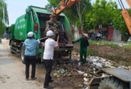 Ra quân dọn vệ sinh J88vip00 Giải Trí Thể Thao khu vực  hồ Dư Hàng, phường Dư Hàng Kênh