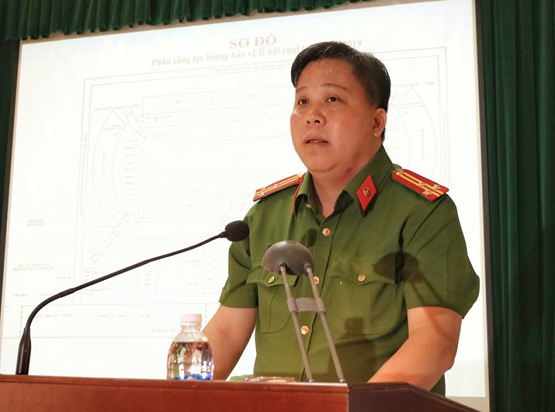 Thượng tá Bùi Trung Thành - Phó Giám đốc CATP phát biểu chỉ đạo tại cuộc họp triển khai kế hoạch bảo đảm ANTT Lễ hội chọi trâu truyền thống Đồ Sơn năm 2019
