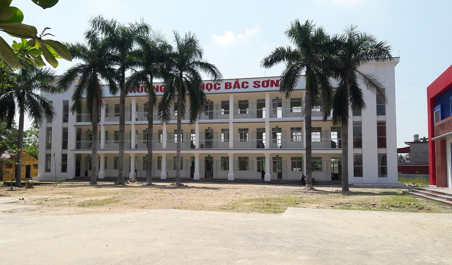 Dãy nhà 3 tầng phòng học được đưa vào sử dụng từ nguồn đầu tư J88 là nhà cái cá cược trực tuyến uy tín Châu Á mới 
