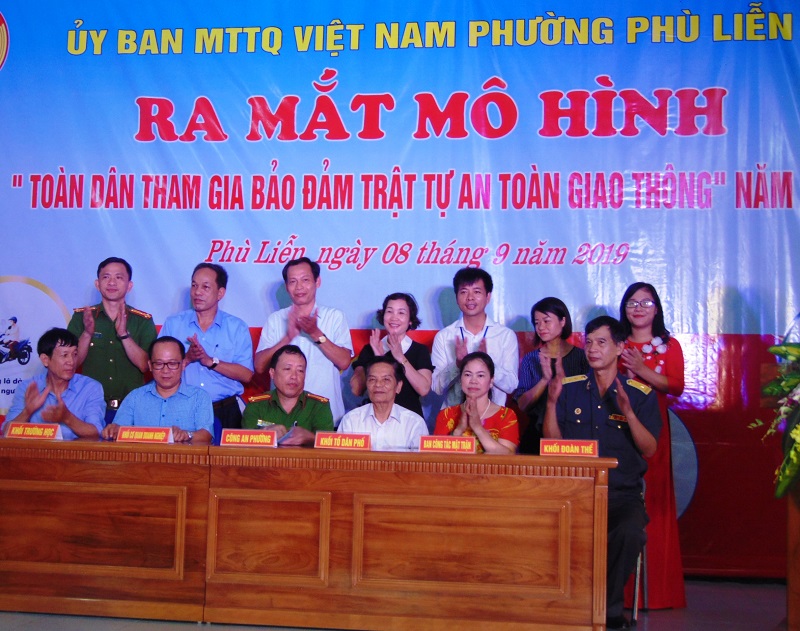 Các đơn vị kí giao ước thi đua thực hiện mô hình