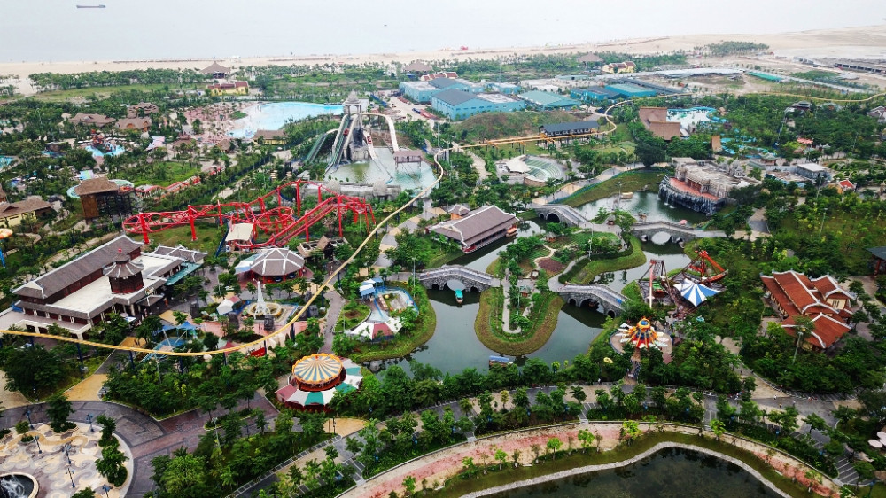 Khu vực Bãi Cháy đã hình thành nên một hệ sinh thái các dịch vụ vui chơi giải trí, nghỉ dưỡng. (Ảnh: Tổ hợp Sun World Halong Complex)