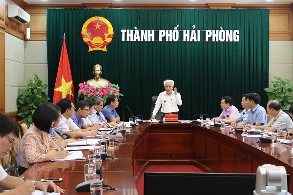 Phó Chủ tịch UBND TP Nguyễn Đình Chuyến phát biểu chỉ đạo tại cuộc họp
