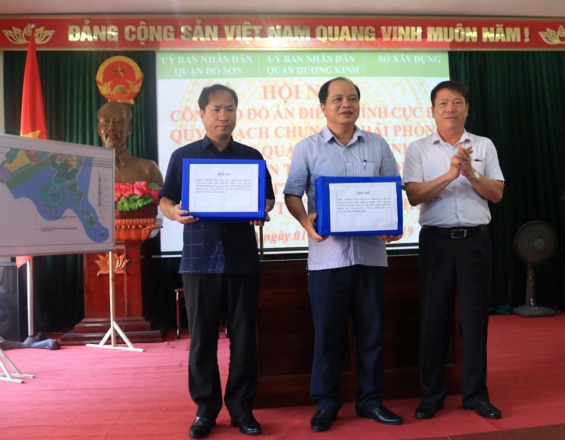 Chủ tịch UBND các quận Đồ Sơn và Dương Kinh nhận hồ sơ điều chỉnh quy hoạch theo Quyết định 1114/QĐ-TTg của J886 cá cược WC 2026 Chính phủ
