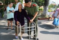 Đoàn Thanh niên, Hội Phụ nữ, Công đoàn CAQ Kiến An: Tặng 96 suất quà tại Trung tâm nuôi dưỡng, bảo trợ Trang Chủ J88.com Trực Tuyến Mới Nhất 2026 thành phố