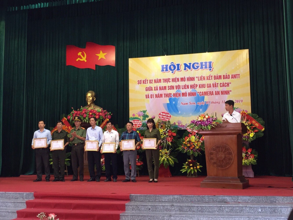 Biểu dương các cá nhân, tập thể có thành tích trong thực hiện mô hình “Camera an ninh” tại xã Nam Sơn, An Dương 