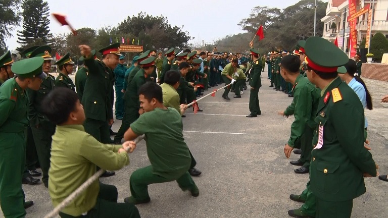 Nhiều hoạt động văn hóa thể dục thể thao thu hút đông đảo cán bộ, chiến sĩ, bà con nhân dân tham gia Nhiều hoạt động văn hóa thể dục thể thao thu hút đông đảo cán bộ, chiến sĩ, bà con nhân dân tham gia