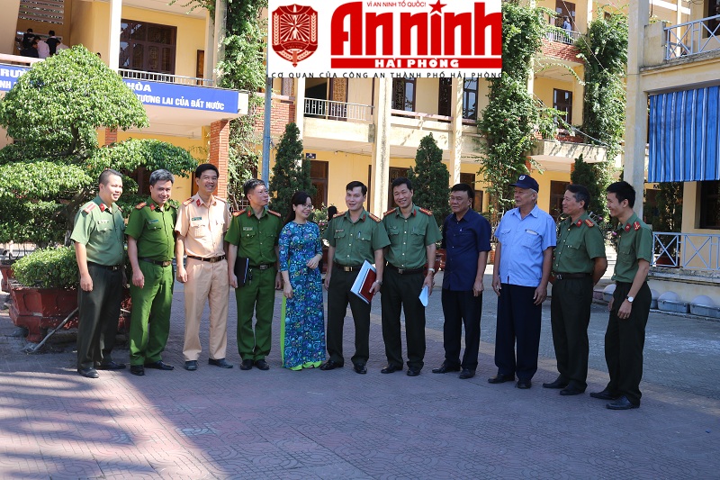 Lực lượng Công an quận, CAP Đồng Hòa, Kiến An nắm tình hình ANTT, TTATGT từ Ban giám hiệu nhà trường