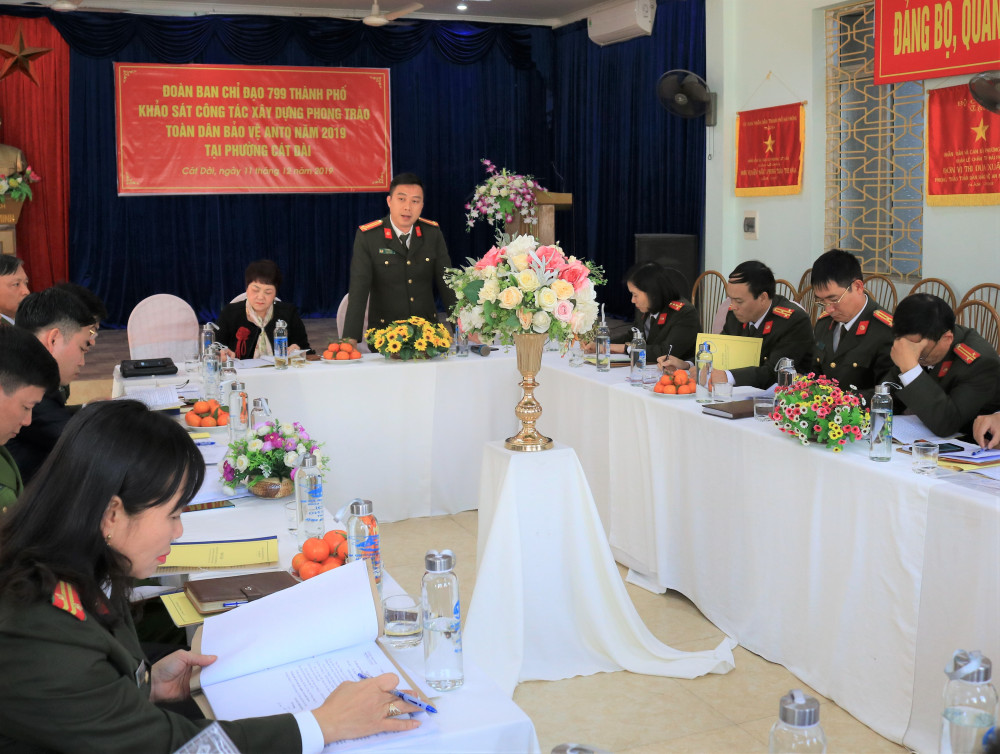 Quang cảnh buổi làm việc
