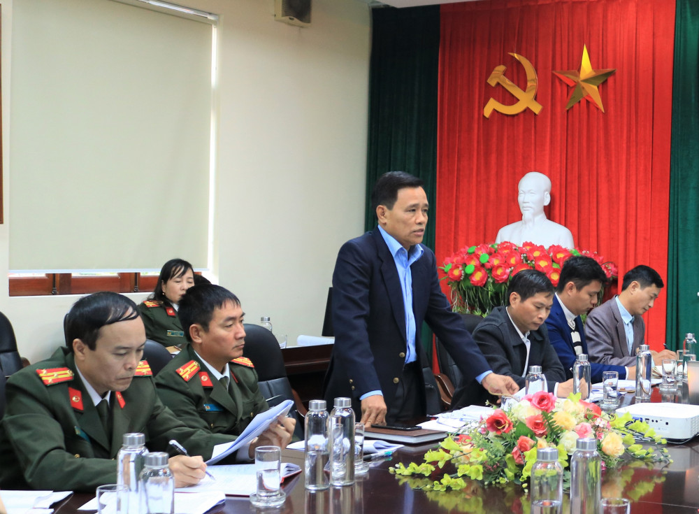 Các đại biểu tham gia đóng góp ý kiến về công tác Đăng ký nhận khuyến mãi phong trào Toàn dân bảo vệ ANTQ trên địa bàn phường Hoàng Văn Thụ