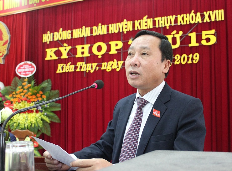 Bí thư Huyện ủy Đỗ Xuân Trịnh Bí thư Huyện ủy Đỗ Xuân Trịnh