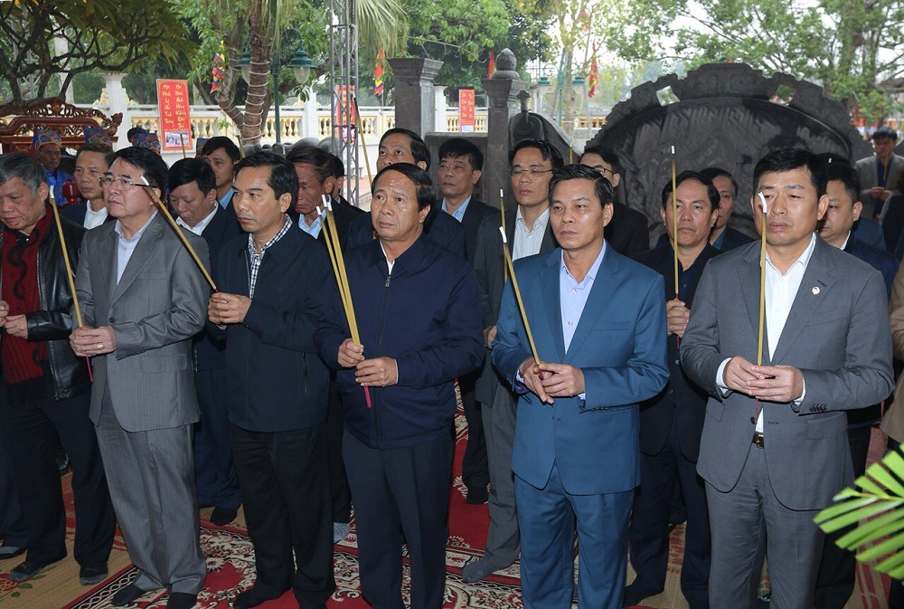 Các đồng chí lãnh đạo thành phố, sở, ngành dâng hương nhân kỷ niệm 434 năm ngày mất của Trạng Trình Nguyễn Bỉnh Khiêm Các đồng chí lãnh đạo thành phố, sở, ngành dâng hương nhân kỷ niệm 434 năm ngày mất của Trạng Trình Nguyễn Bỉnh Khiêm