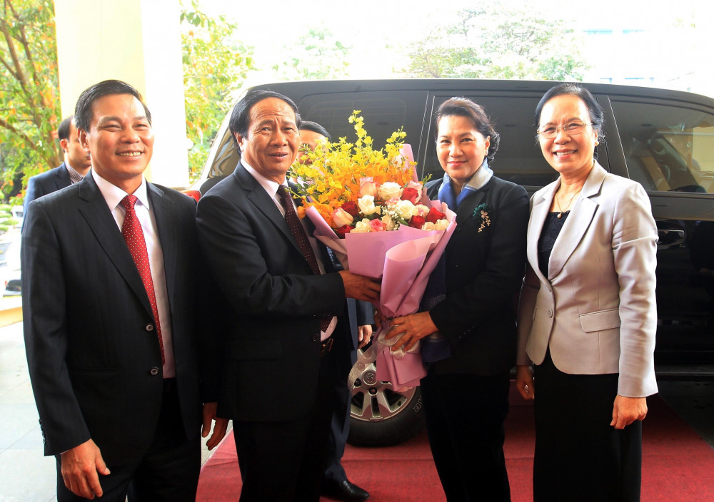Lãnh đạo thành phố đón Chủ tịch Quốc hội Nguyễn Thị Kim Ngân về dự hội nghị tại Hải Phòng