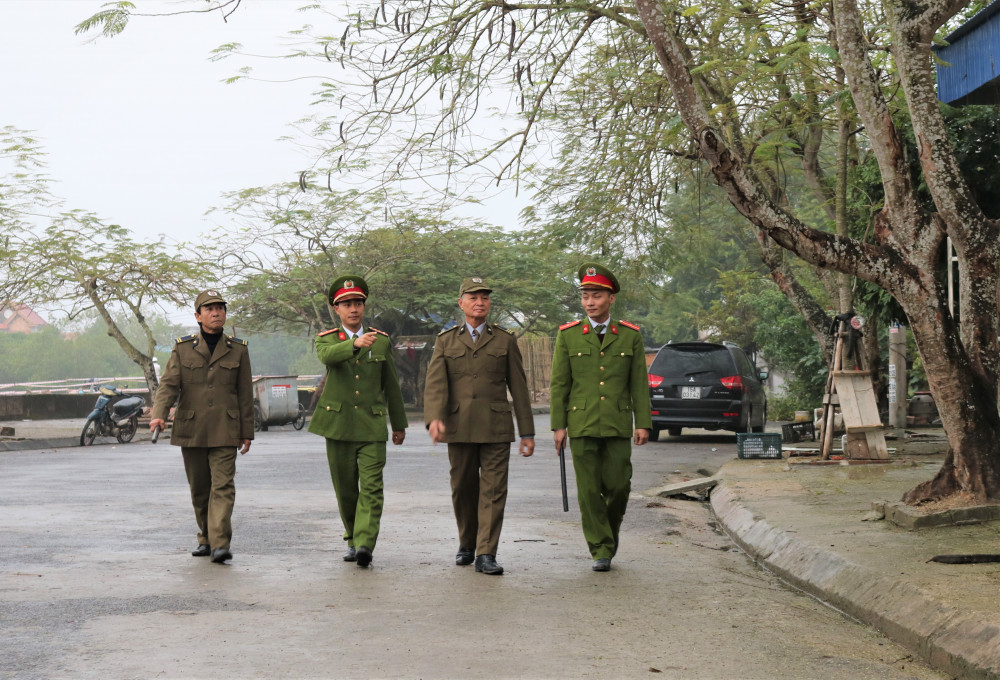 Ban BVDP phối hợp với lực lượng CAP phường Vạn Hương tuần tra tại khu vực Cống Họng, đường phía Tây, quận Đồ Sơn