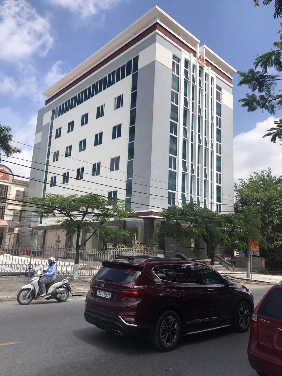 Với việc Nhà văn hóa huyện An Dương hoàn thành góp phần đồng bộ cơ sở hạ tầng huyện An Dương (trong ảnh trung tâm hành chính HĐND- UBND huyện An Dương)