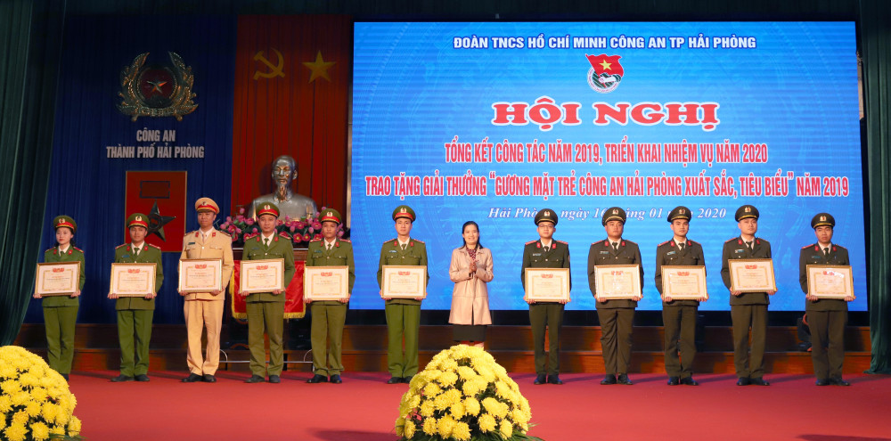 Các tập thể, cá nhân có thành tích xuất sắc được Thành đoàn Hải Phòng tặng bằng khen