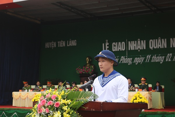 Đại diện tân binh phát biểu cảm tưởng