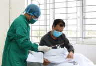 334/336 người hoàn thành và được cấp giấy chứng nhận hết thời gian cách ly tập trung tại Cơ sở 2, Bệnh viện Hữu nghị Việt Tiệp