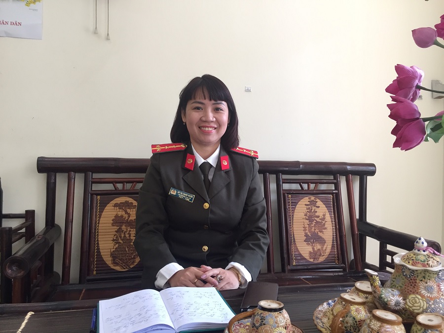 Đại úy Đỗ Thị Thanh Huyền là 1 trong 2 nữ công an viết đơn tình nguyện về xã Đại úy Đỗ Thị Thanh Huyền là 1 trong 2 nữ công an viết đơn tình nguyện về xã