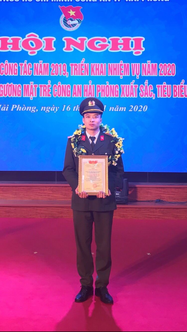 Thượng úy Hòa vinh dự là một trong những gương mặt trẻ xuất sắc, tiêu biểu CATP