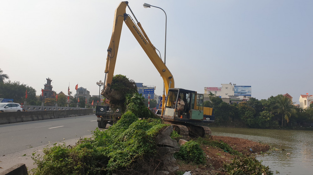 Thị trấn Vĩnh Bảo ra quân dọn dẹp ven tuyến sông Chanh Dương 