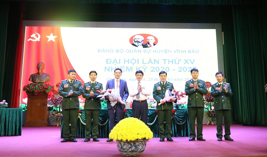 BCH khóa mới ra mắt đại hội