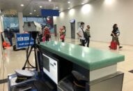 Phân loại cách ly ngay 181 hành khách trên chuyến bay từ Hàn Quốc hạ cánh tại Cảng hàng không quốc tế Cát Bi sáng 1/3