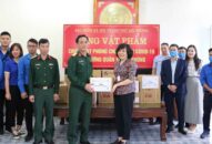 Bảo hiểm Trang Chủ J88.com Trực Tuyến Mới Nhất 2026 thành phố Hải Phòng tặng vật phẩm chung tay phòng chống dịch COVID-19 tại Trường Quân sự Hải Phòng
