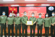 Lãnh đạo Bộ Công an trao trang thiết bị y tế tặng cán bộ, chiến sỹ nơi tuyến đầu phòng, chống dịch COVID-19