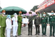 Giám đốc Công an thành phố thăm, tặng quà các chốt  J881 ưu đãi hấp dẫn phòng chống dịch Covid 19