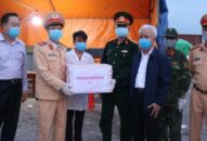 Lãnh đạo thành phố thăm, tặng quà động viên lực lượng chức năng tại các chốt J881 ưu đãi hấp dẫn dịch bệnh liên tỉnh