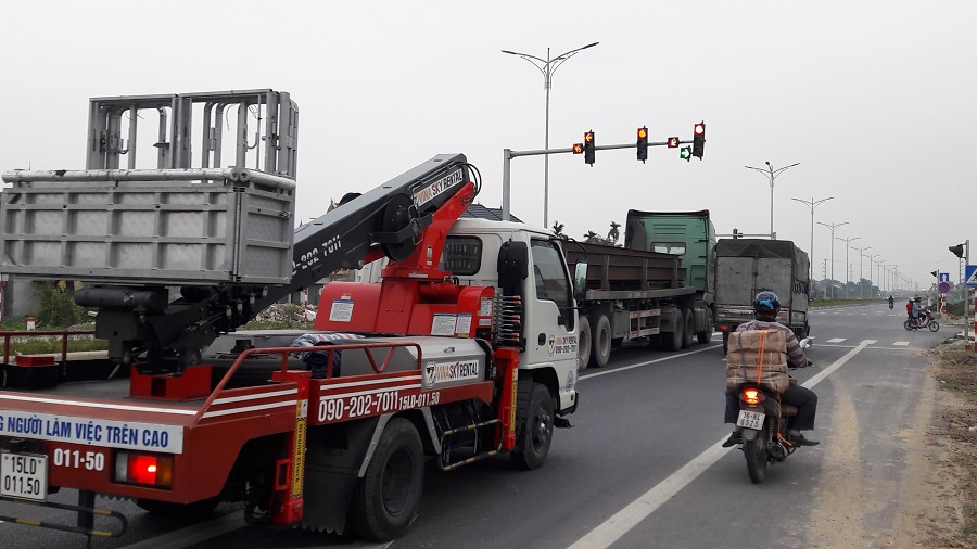 Tuyến đường chạy qua xã Lê Lợi, An Dương diễn ra tình trạng lấn chiếm hành lang và chuyển đổi đất 2 bên đường Tuyến đường chạy qua xã Lê Lợi, An Dương diễn ra tình trạng lấn chiếm hành lang và chuyển đổi đất 2 bên đường