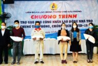 Gần 20 tấn gạo tặng công nhân, 88 com the gioi đỉnh cao khó khăn